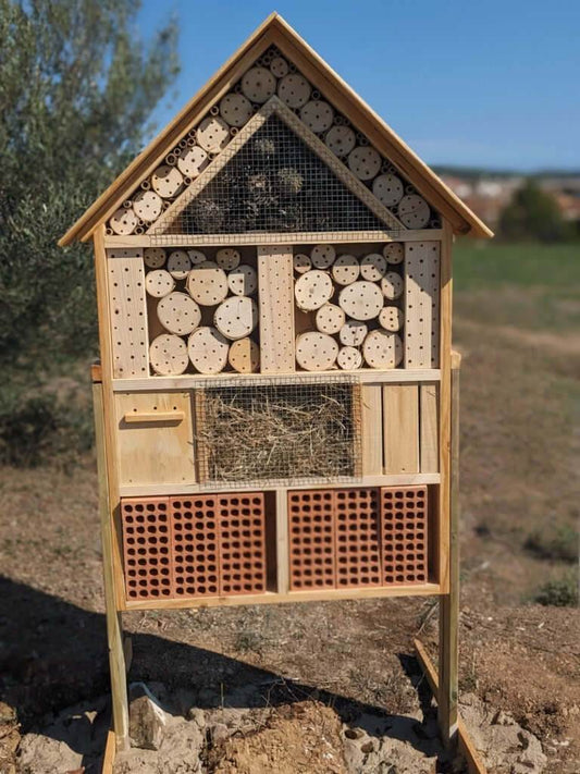 Hotel de insectos gigante - Los Nidos de David