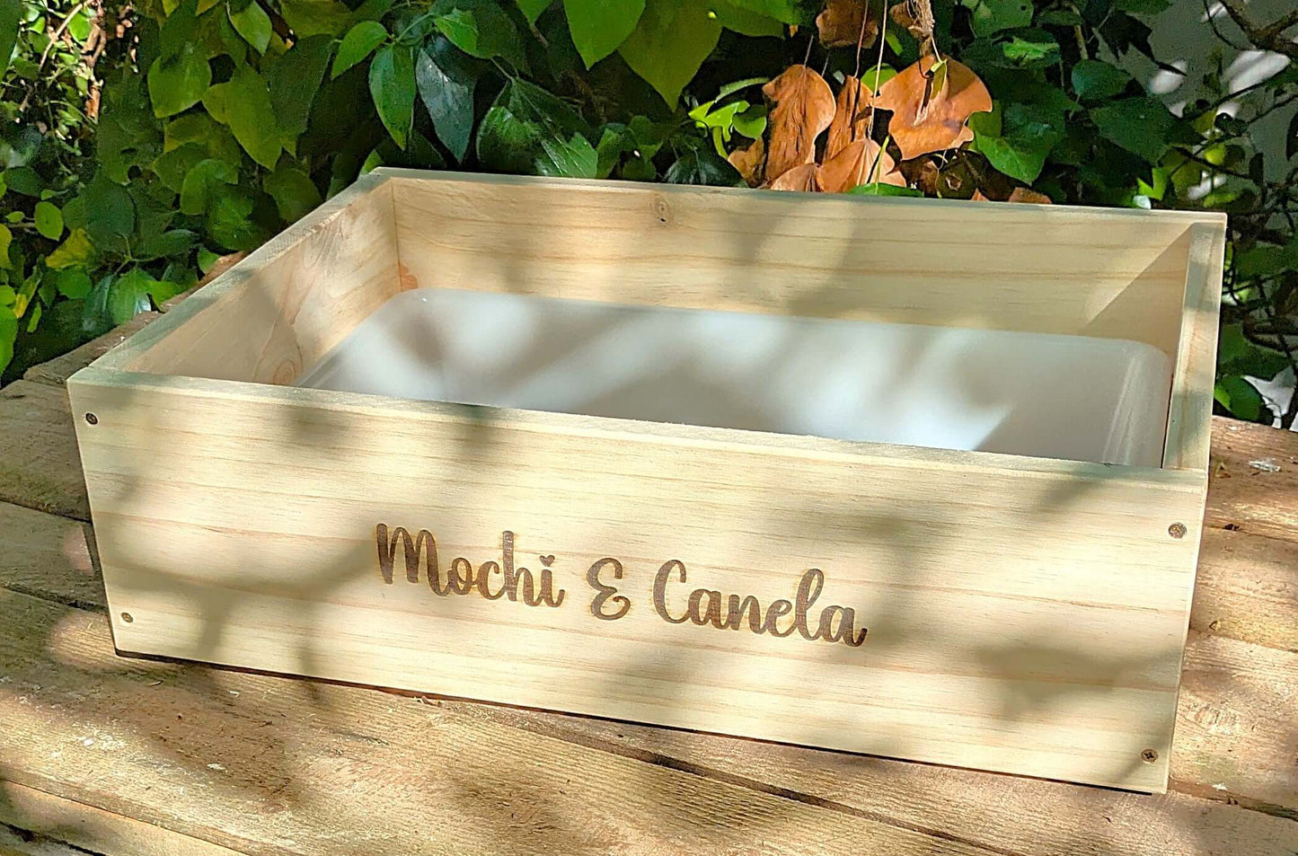 Caja de excavación modelo Dig & Fun para conejos, diseño artesanal en madera natural.