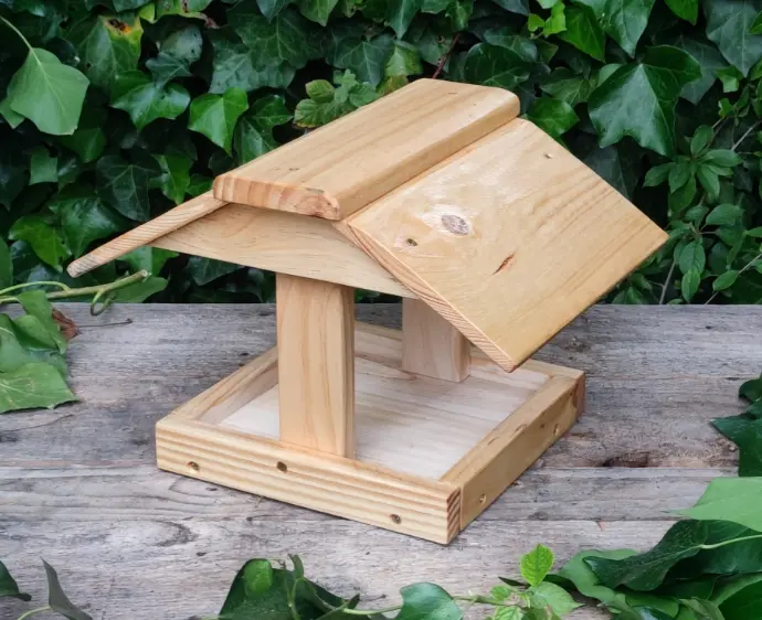 Comedero para pájaros a dos aguas