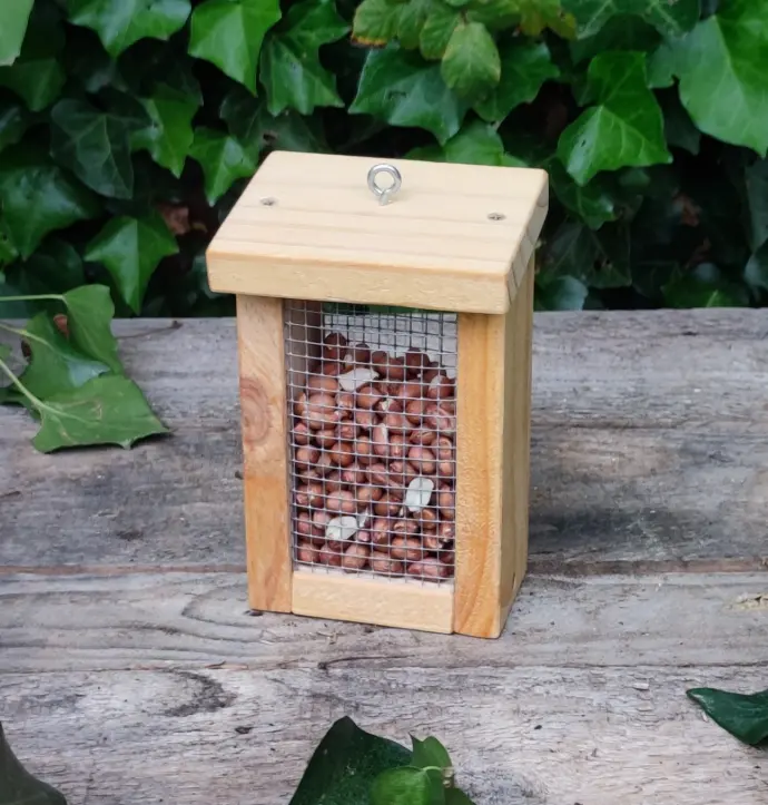 Comedero para pájaros de rejilla